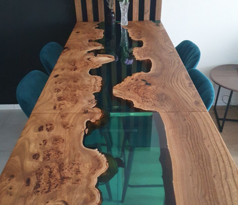 Барный стол с рекой из слэба карагача