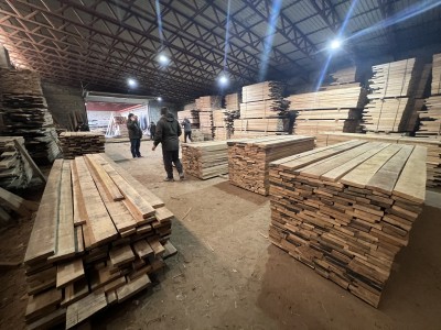 Обрезная доска из дуба Обрезная доска из дуба