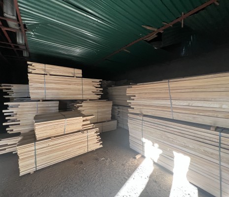 Обрезная доска из ясеня