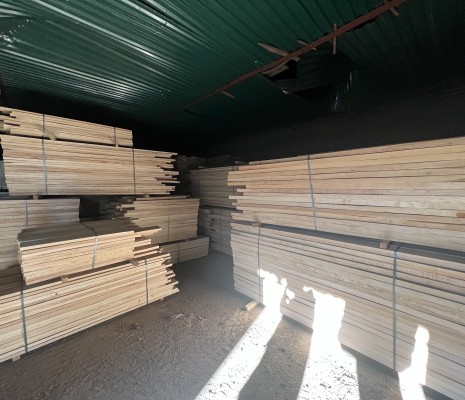 Обрезная доска из ясеня