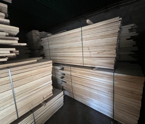 Обрезная доска из ясеня