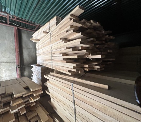 Обрезная доска из ясеня