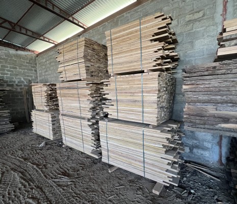 Обрезная доска из ясеня