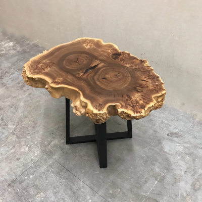 Кофейный столик из поперечного спила карагача